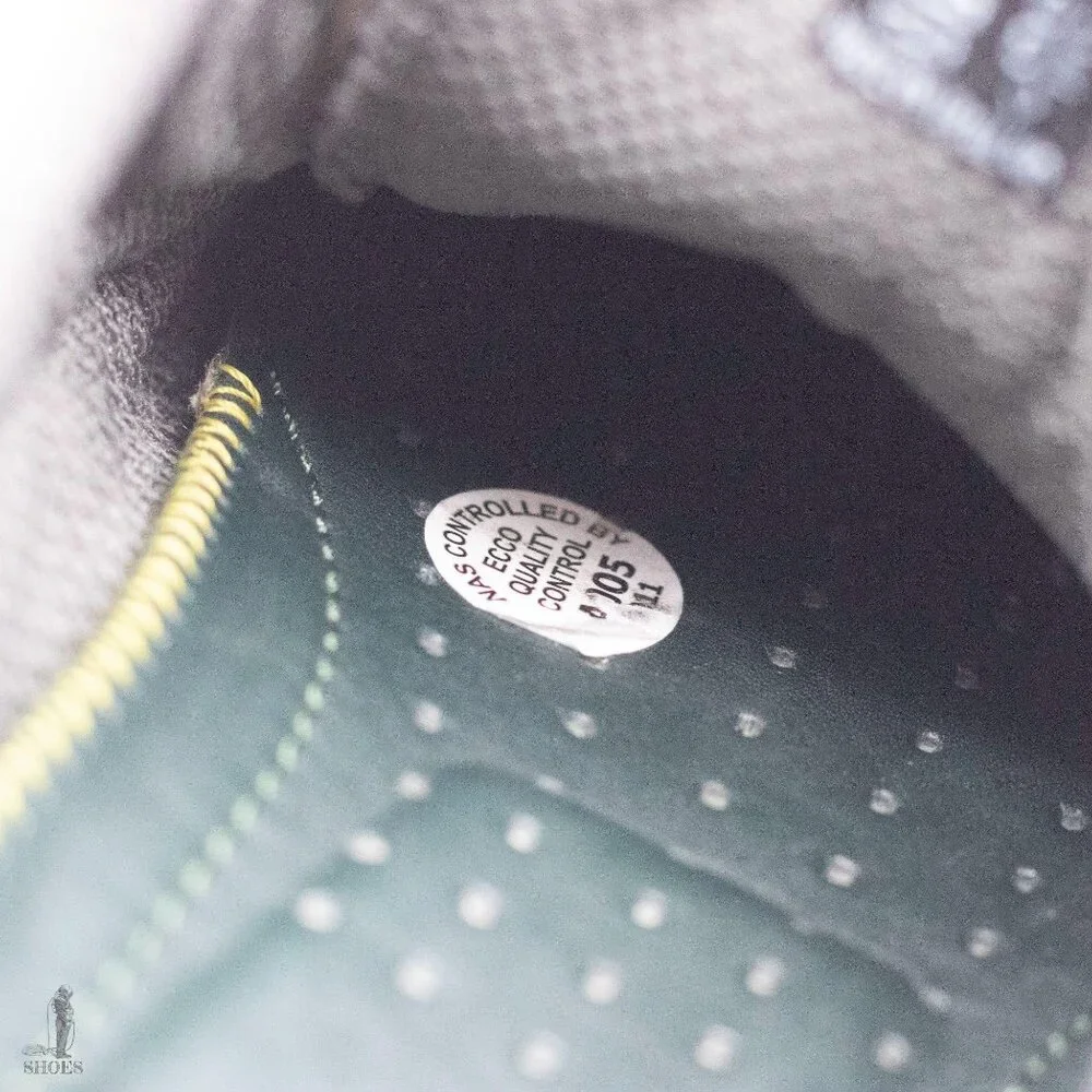 Ecco Minimalist Sneakers with Reflective Tongue Womens size 8-8.5 EU 39 - Picture 11 of 11